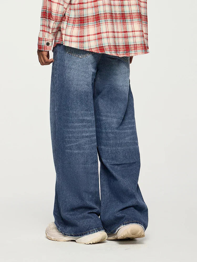 Relaxed Fit Wide-Leg Jeans