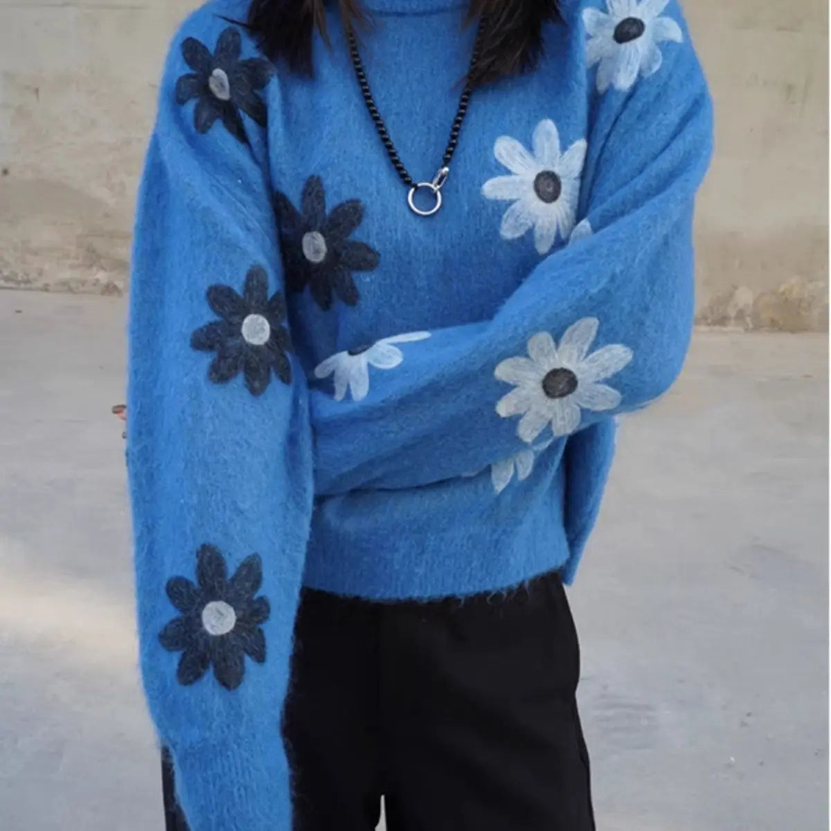 Luxury Blue Round Neck Pullover Sweater