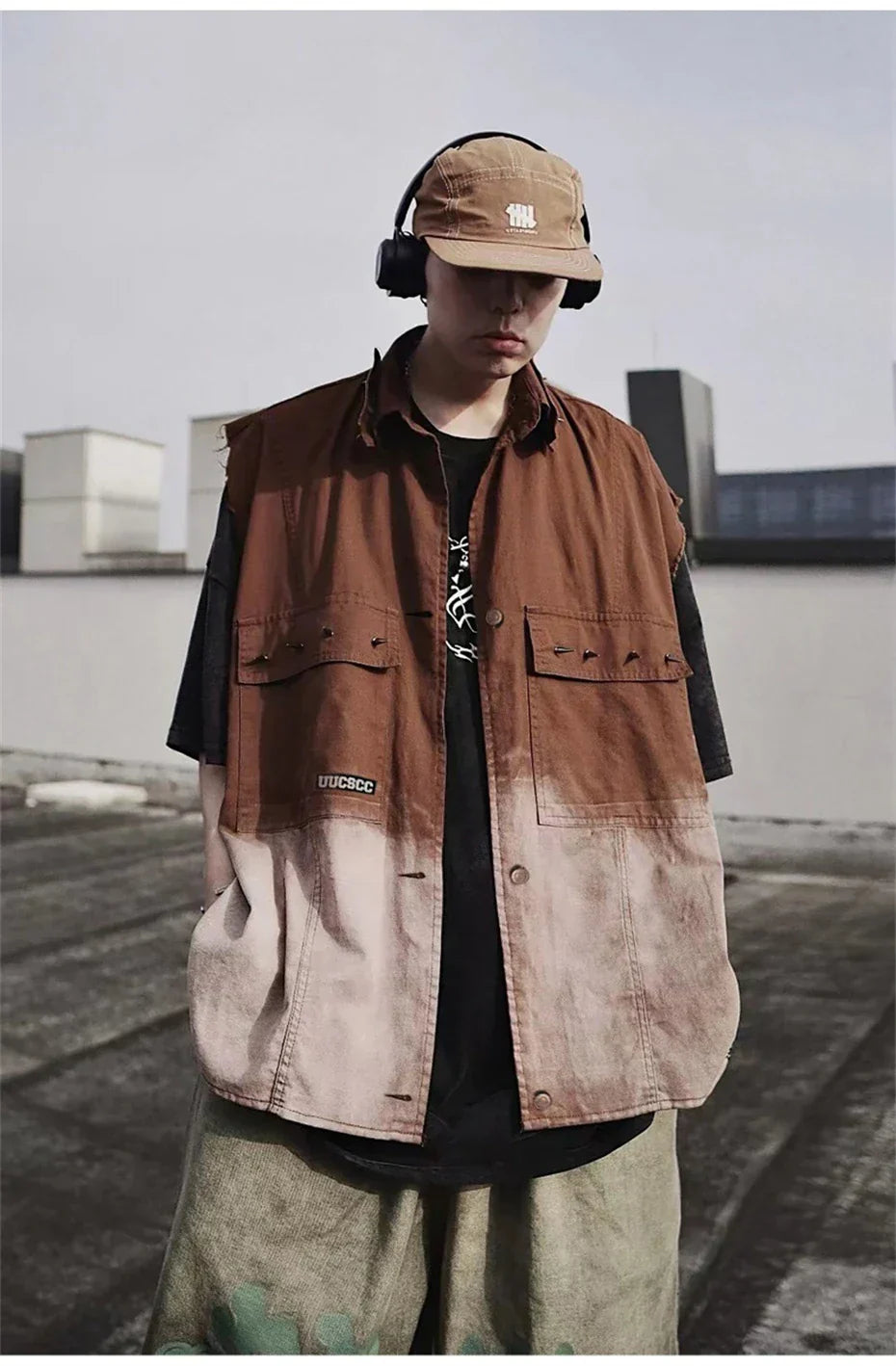 Rivet Design Gradient Sleeveless Denim Jacket