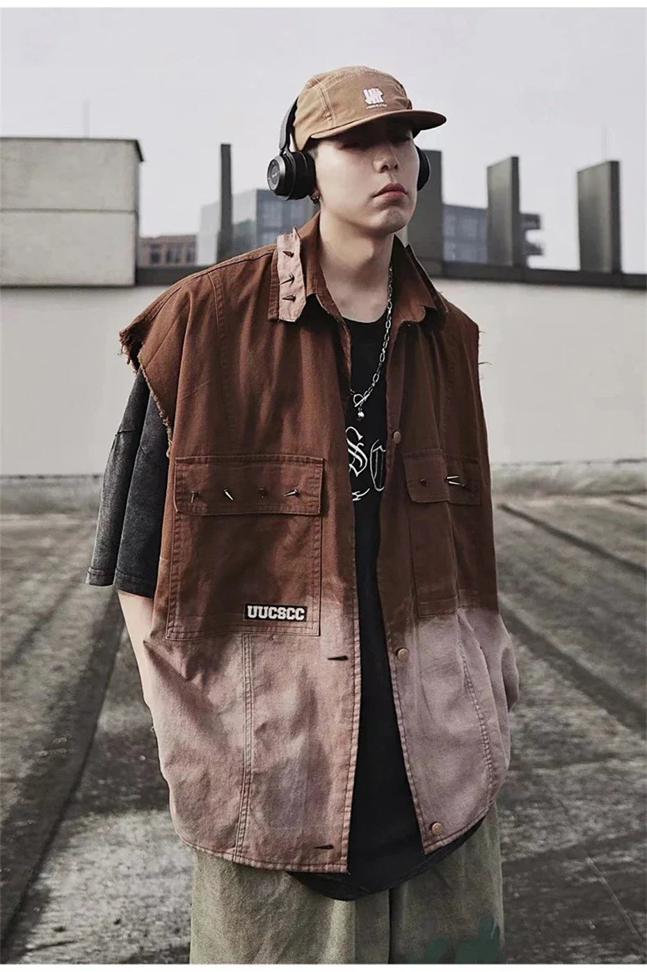 Rivet Design Gradient Sleeveless Denim Jacket