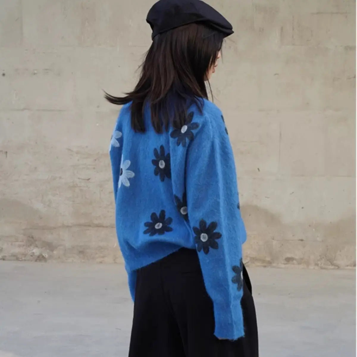 Luxury Blue Round Neck Pullover Sweater