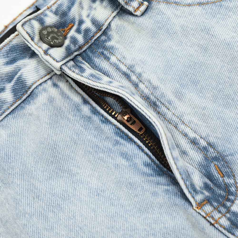 Light Wash Relaxed Fit Jeans